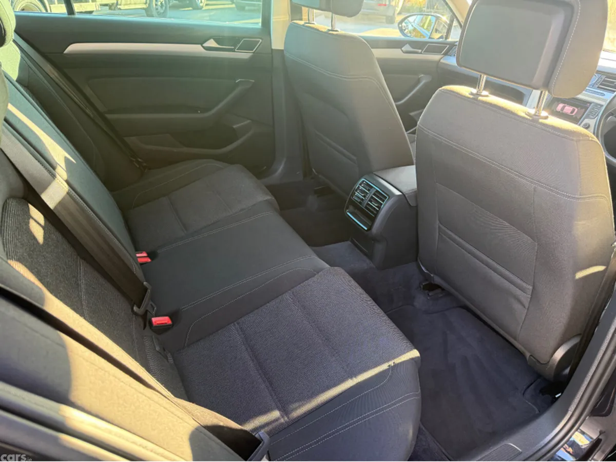 Volkswagen Passat Saloon, Diesel, 2017, Black