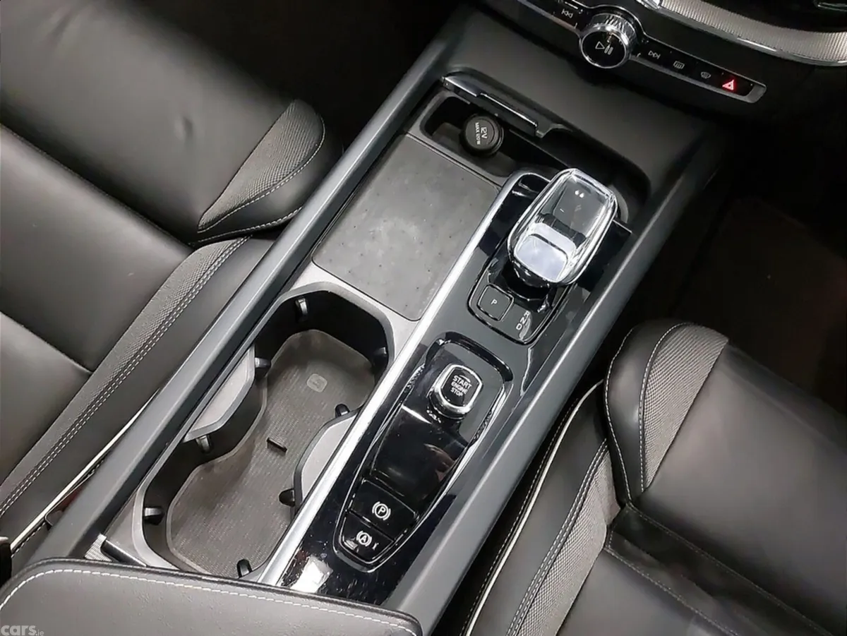 Volvo XC60 SUV, Petrol Plug-in Hybrid, 2023, Blue