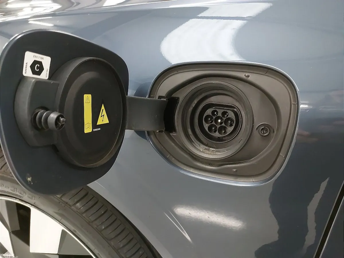 Volvo XC60 SUV, Petrol Plug-in Hybrid, 2023, Blue
