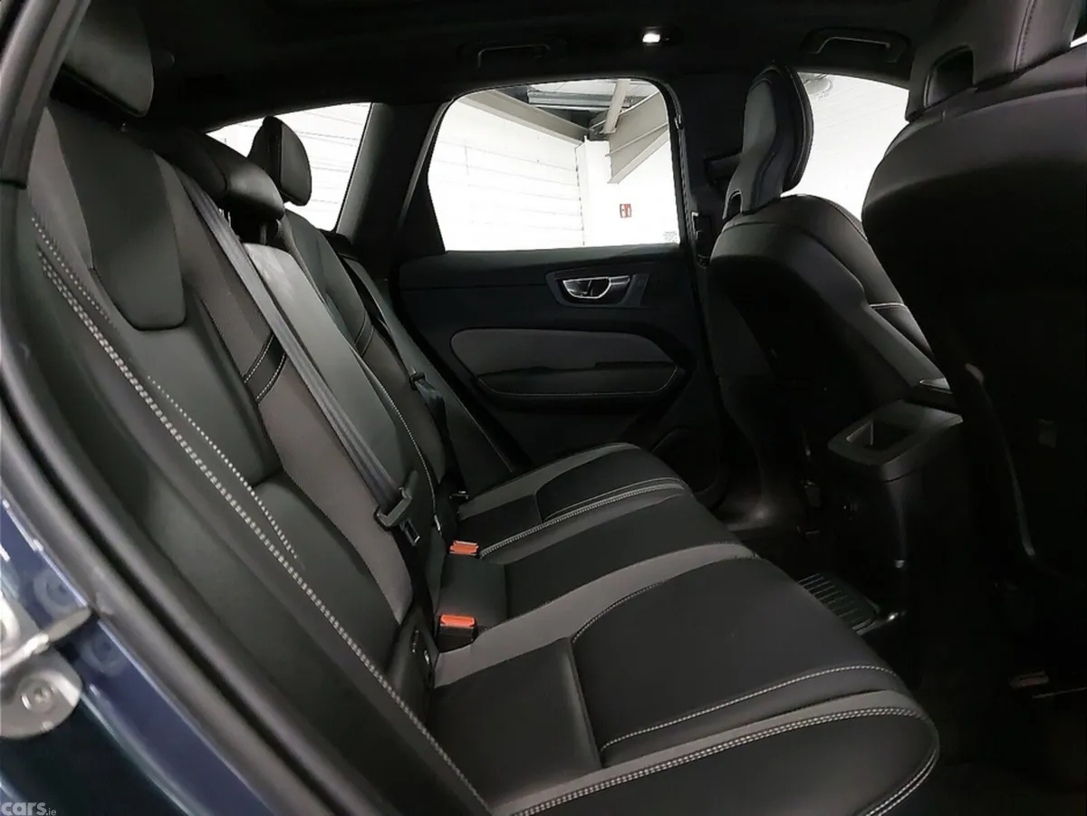 Volvo XC60 SUV, Petrol Plug-in Hybrid, 2023, Blue