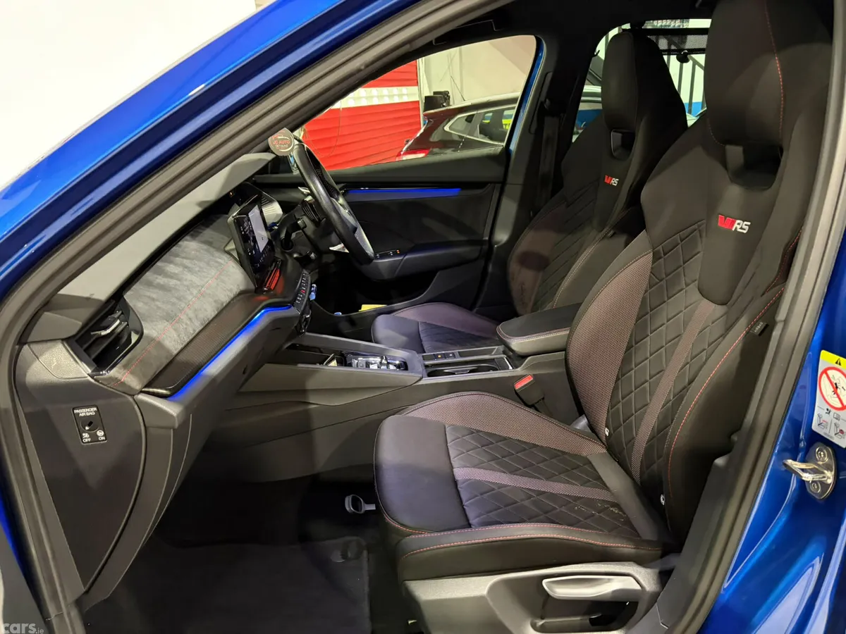 Skoda Octavia Hatchback, Petrol Plug-in Hybrid, 2021, Blue