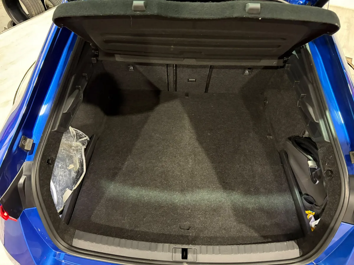 Skoda Octavia Hatchback, Petrol Plug-in Hybrid, 2021, Blue