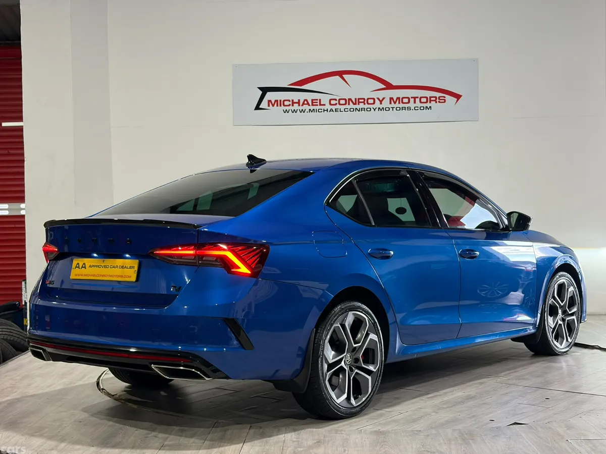 Skoda Octavia Hatchback, Petrol Plug-in Hybrid, 2021, Blue