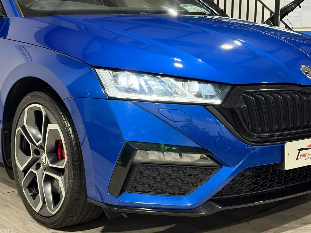Skoda Octavia Hatchback, Petrol Plug-in Hybrid, 2021, Blue