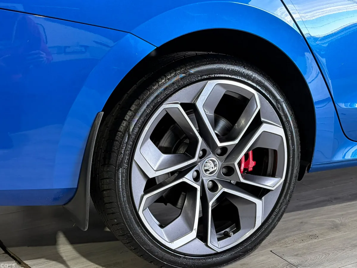 Skoda Octavia Hatchback, Petrol Plug-in Hybrid, 2021, Blue
