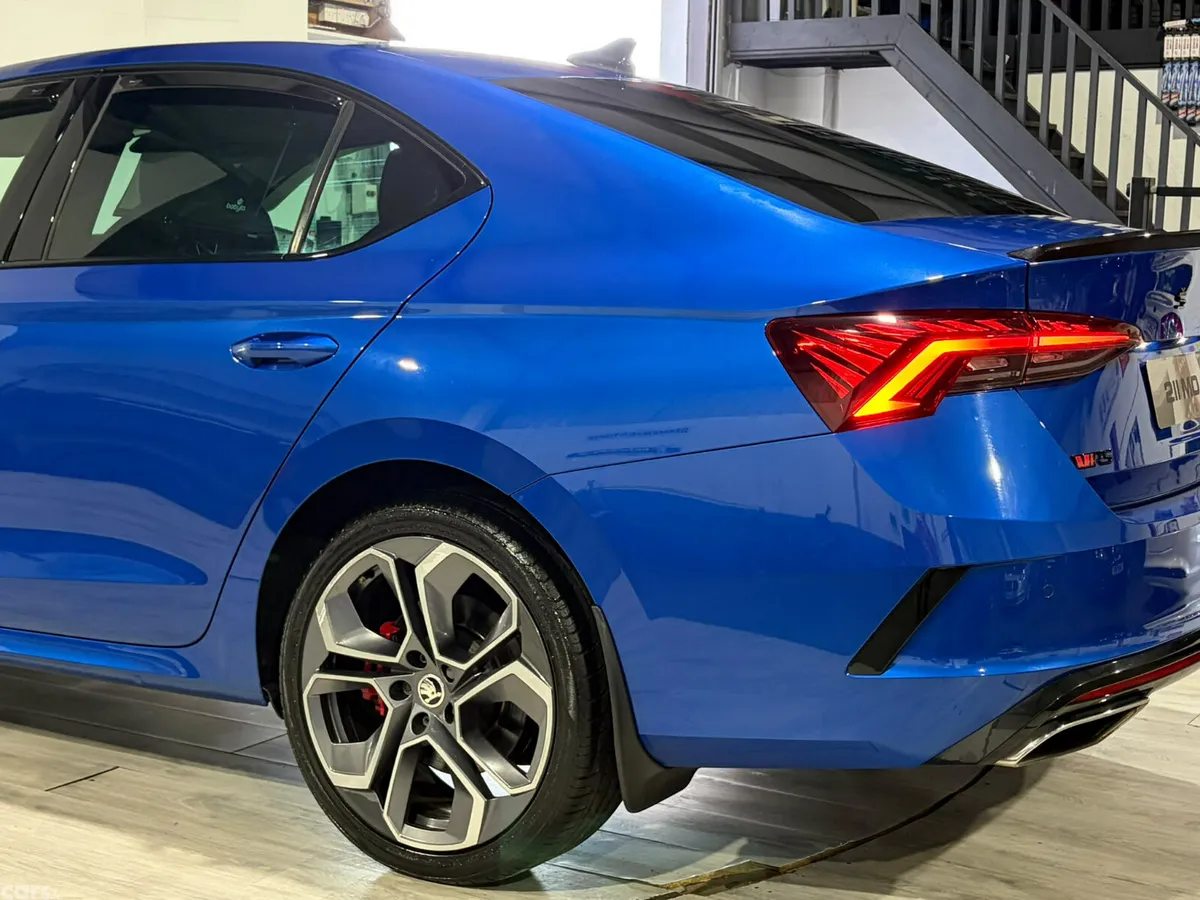 Skoda Octavia Hatchback, Petrol Plug-in Hybrid, 2021, Blue