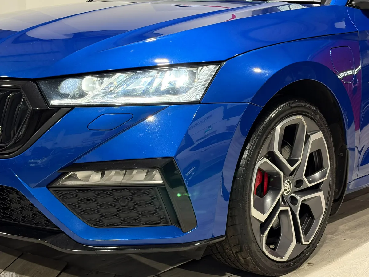Skoda Octavia Hatchback, Petrol Plug-in Hybrid, 2021, Blue