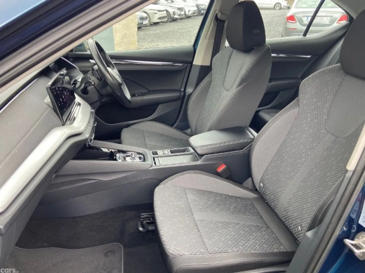 Skoda Octavia Saloon, Diesel, 2022, Blue