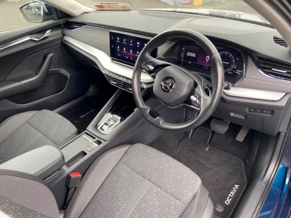 Skoda Octavia Saloon, Diesel, 2022, Blue