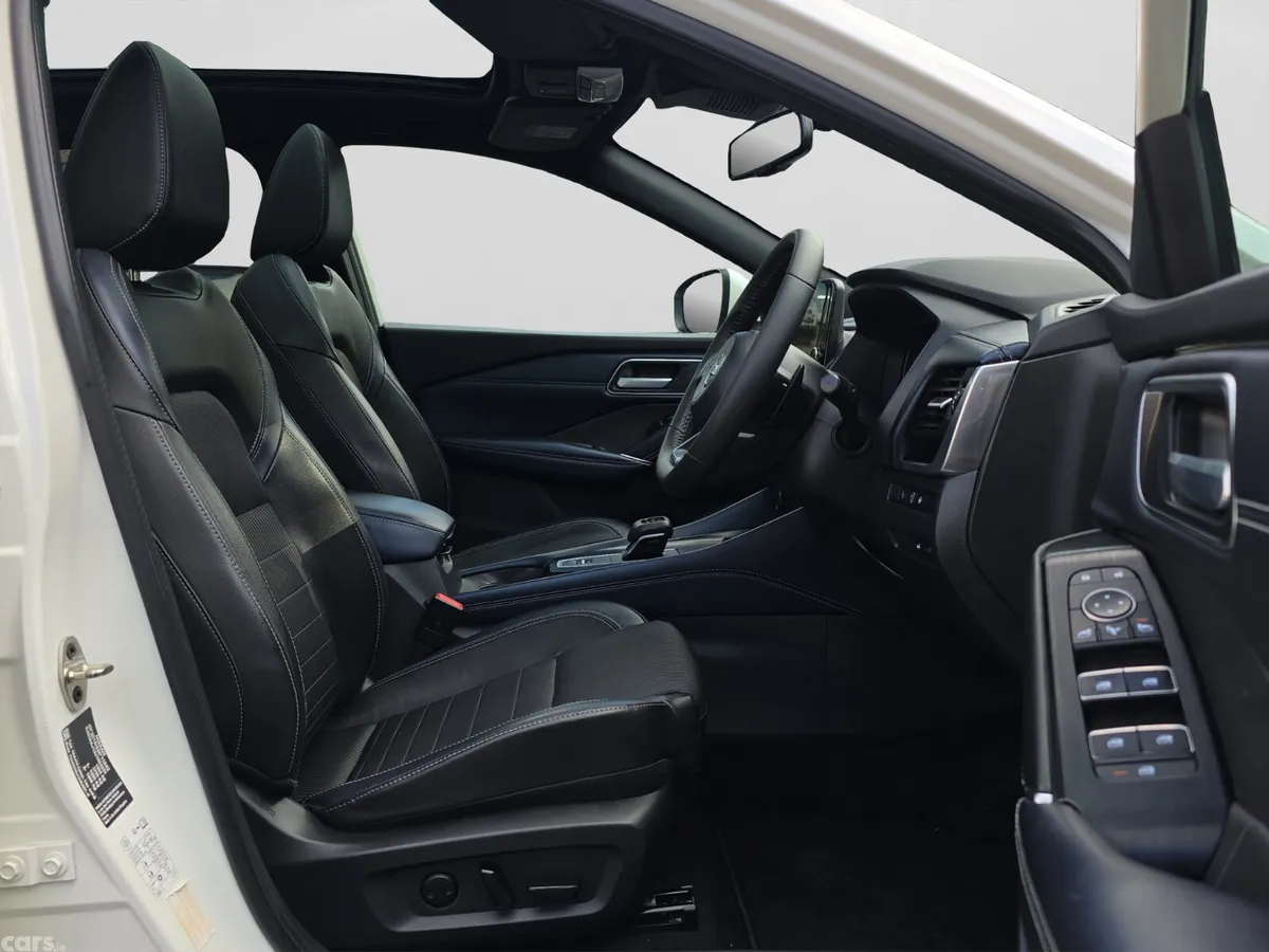 Nissan Qashqai MPV, Petrol, 2022, White