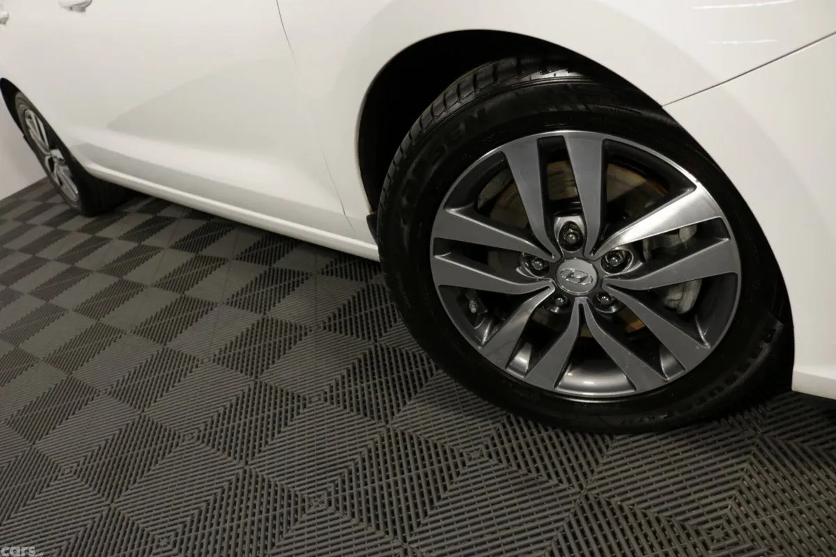 Hyundai i30 Estate, Petrol, 2019, White