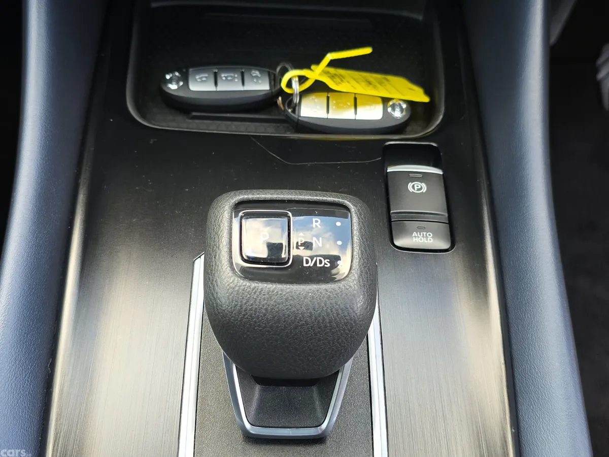 Nissan Qashqai MPV, Petrol, 2022, White