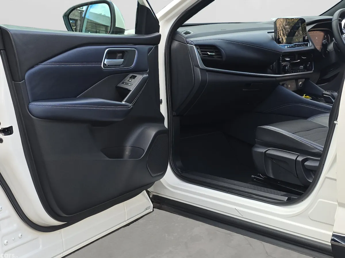 Nissan Qashqai MPV, Petrol, 2022, White