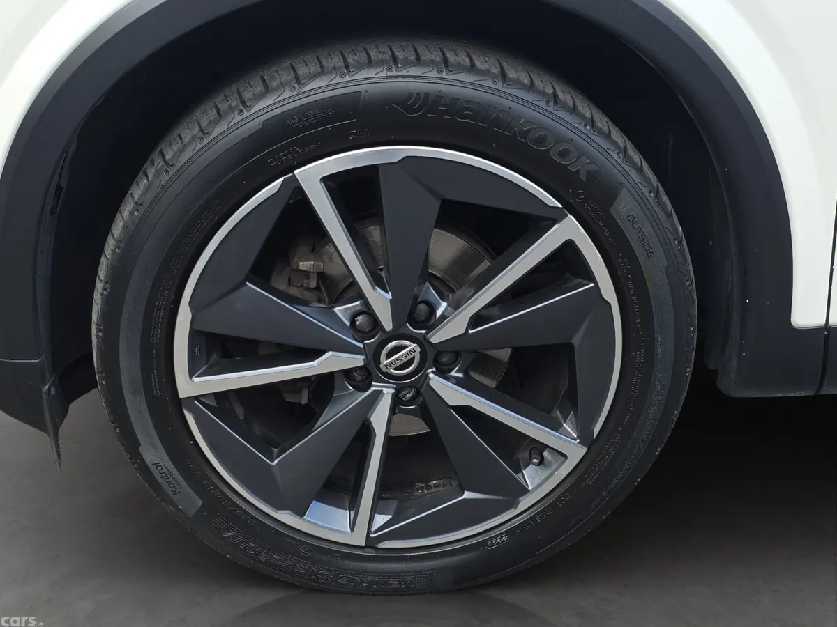 Nissan Qashqai MPV, Petrol, 2022, White
