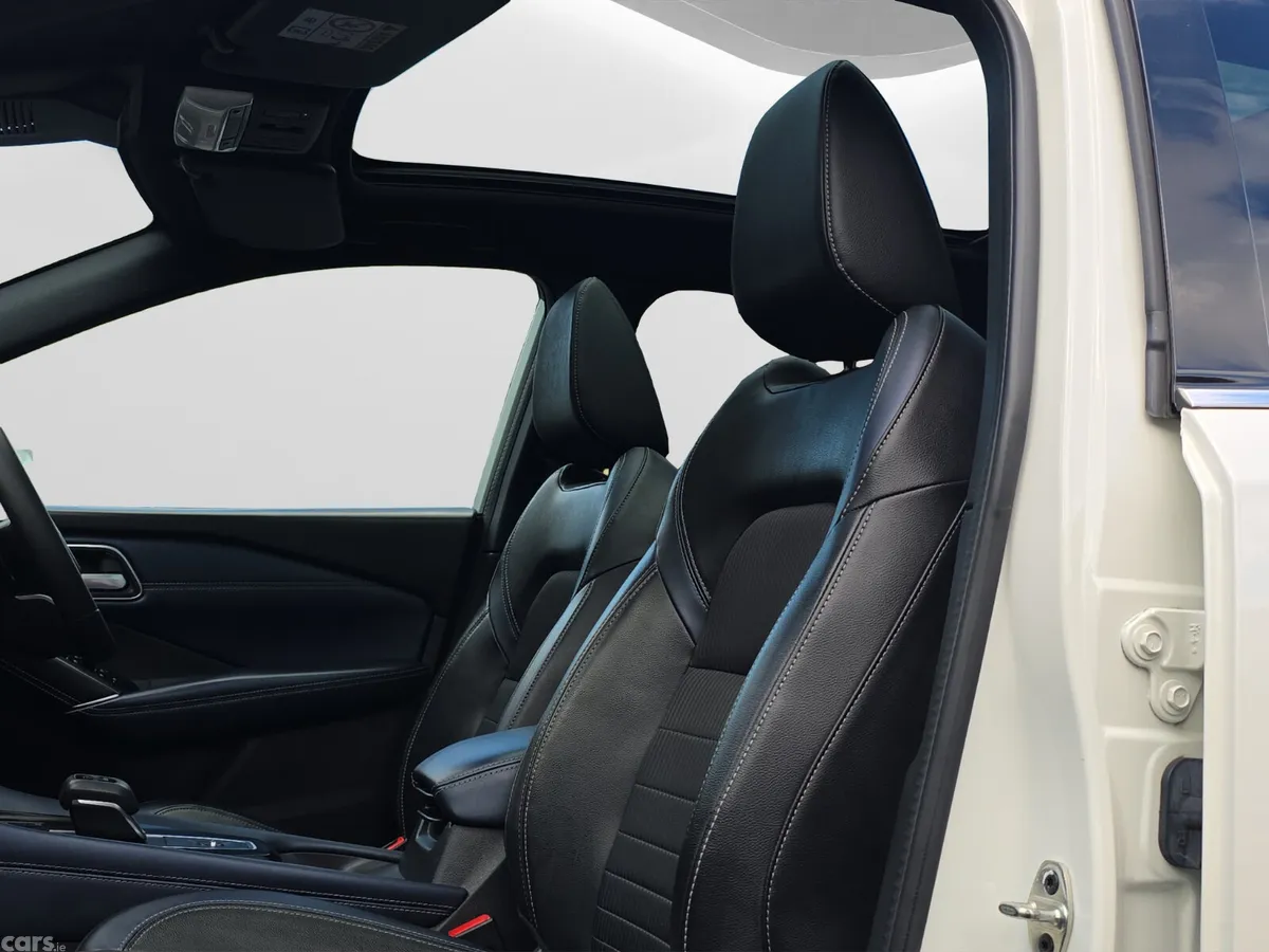 Nissan Qashqai MPV, Petrol, 2022, White