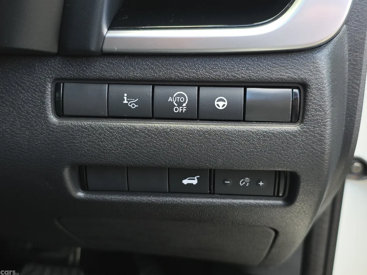 Nissan Qashqai MPV, Petrol, 2022, White