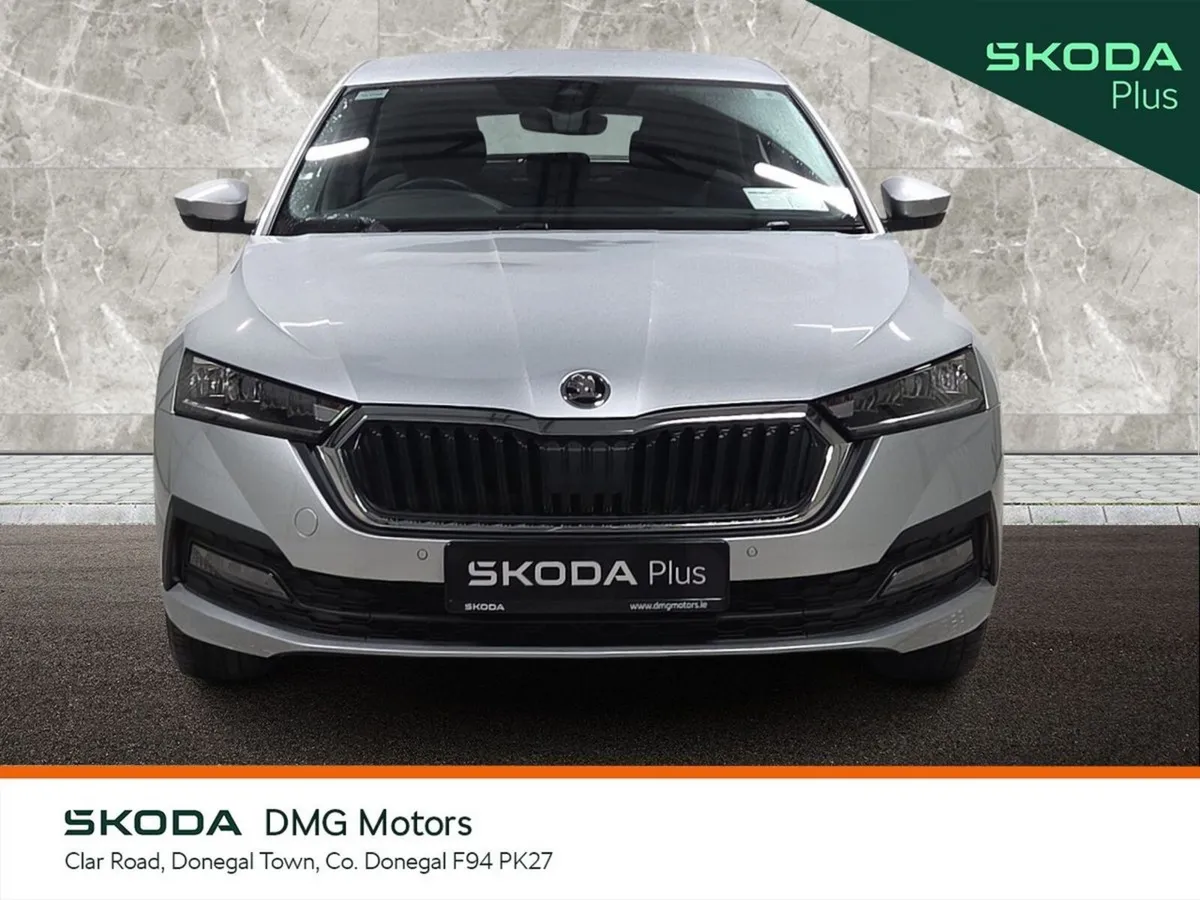 Skoda Octavia Saloon, Diesel, 2023, Grey