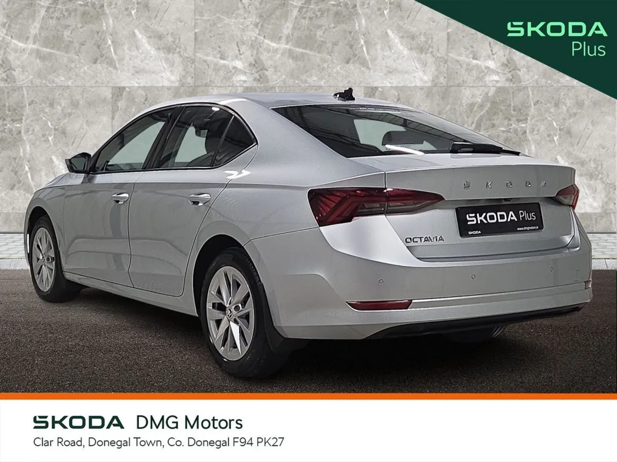 Skoda Octavia Saloon, Diesel, 2023, Grey