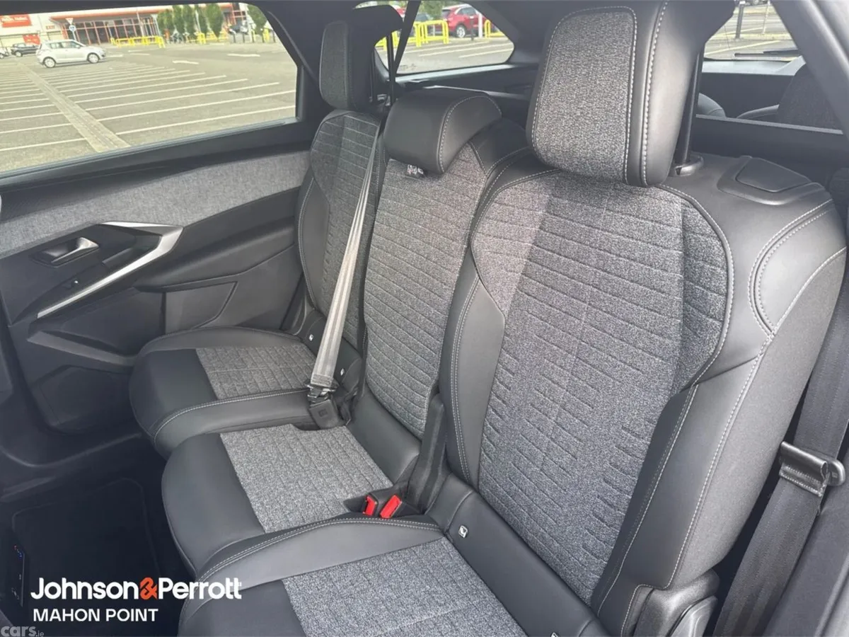 Peugeot 5008 MPV, Petrol, 2026, Black