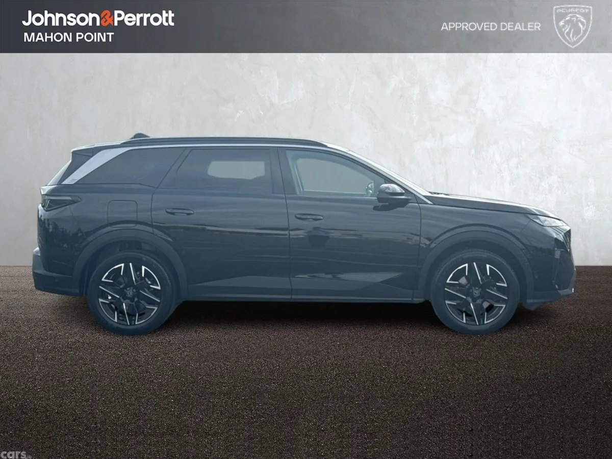 Peugeot 5008 MPV, Petrol, 2026, Black