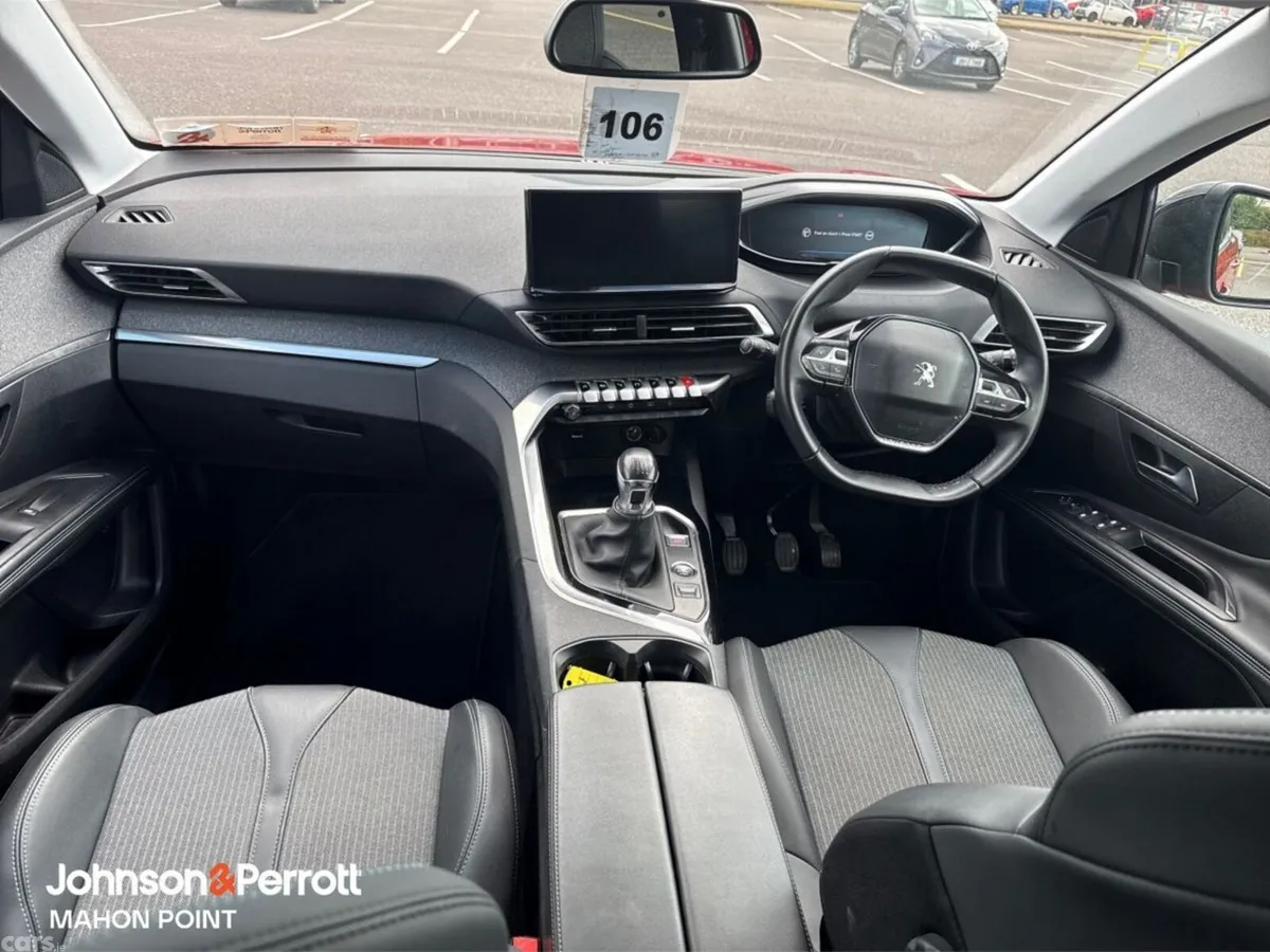 Peugeot 3008 MPV, Petrol, 2023, Red