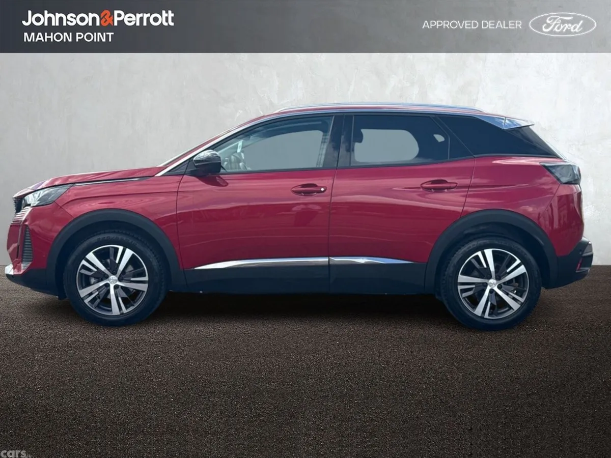 Peugeot 3008 MPV, Petrol, 2023, Red