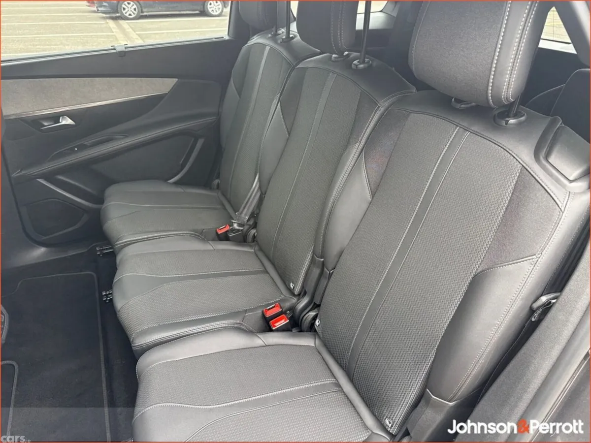 Peugeot 5008 MPV, Petrol Hybrid, 2024, Grey