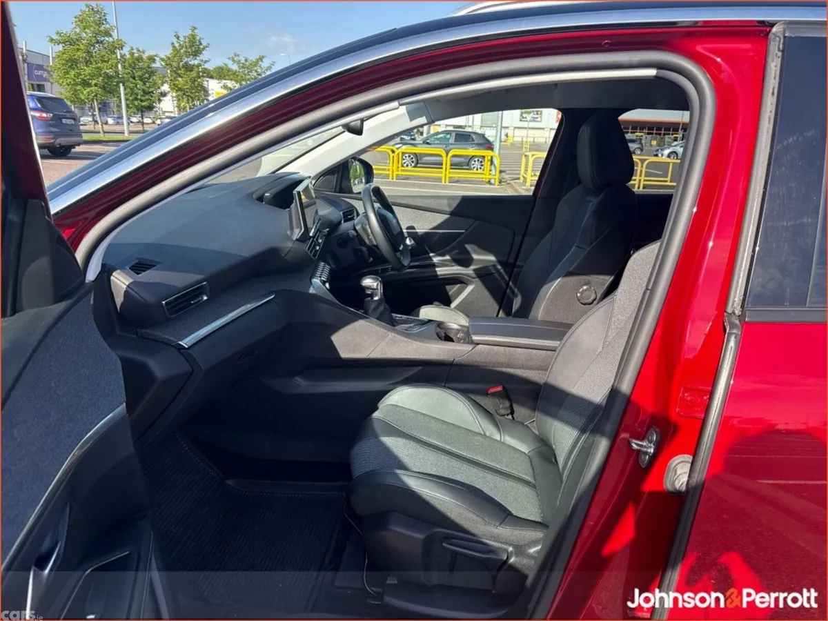 Peugeot 3008 MPV, Diesel, 2022, Red
