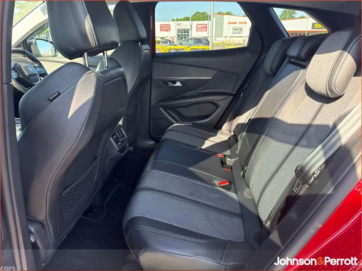 Peugeot 3008 MPV, Diesel, 2022, Red