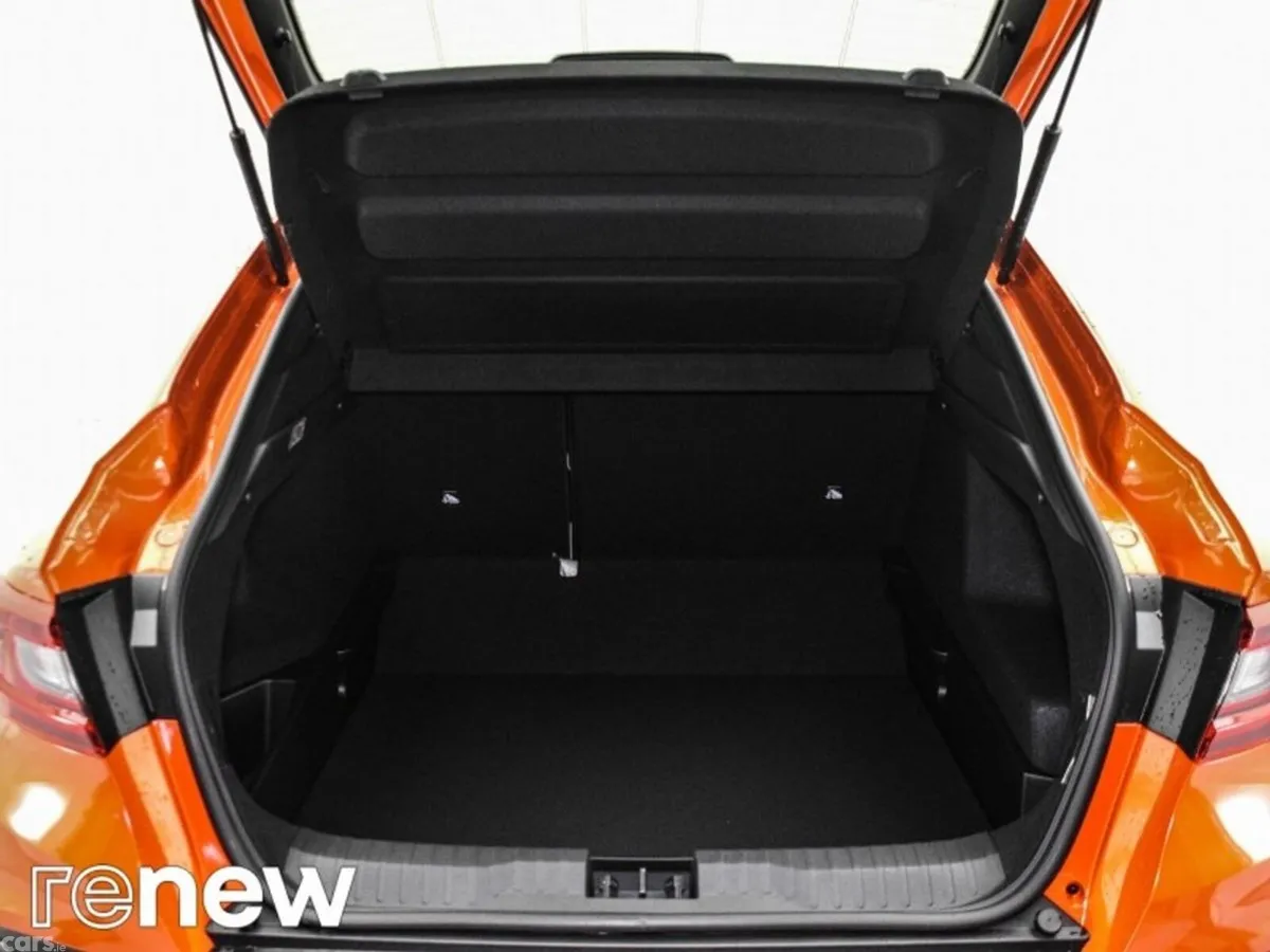 Renault Arkana Hatchback, Petrol, 2022, Orange