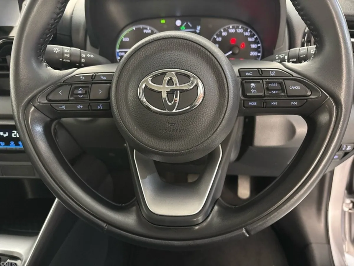 Toyota Yaris Hatchback, Petrol Hybrid, 2023, Silver