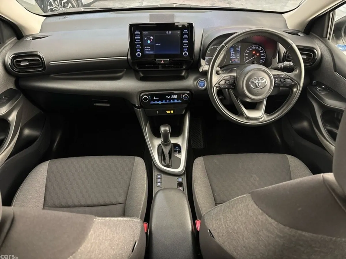 Toyota Yaris Hatchback, Petrol Hybrid, 2021, Silver