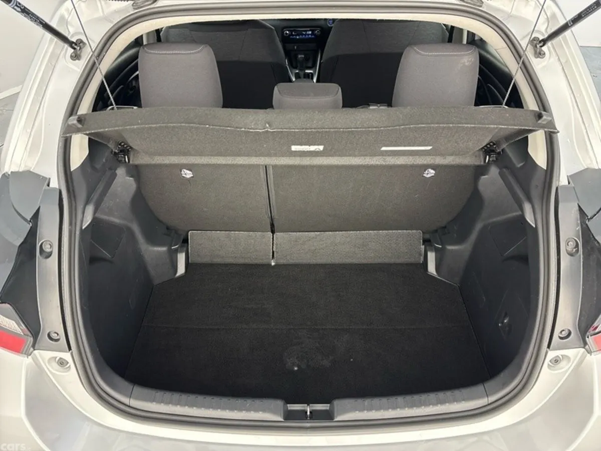 Toyota Yaris Hatchback, Petrol Hybrid, 2021, Silver