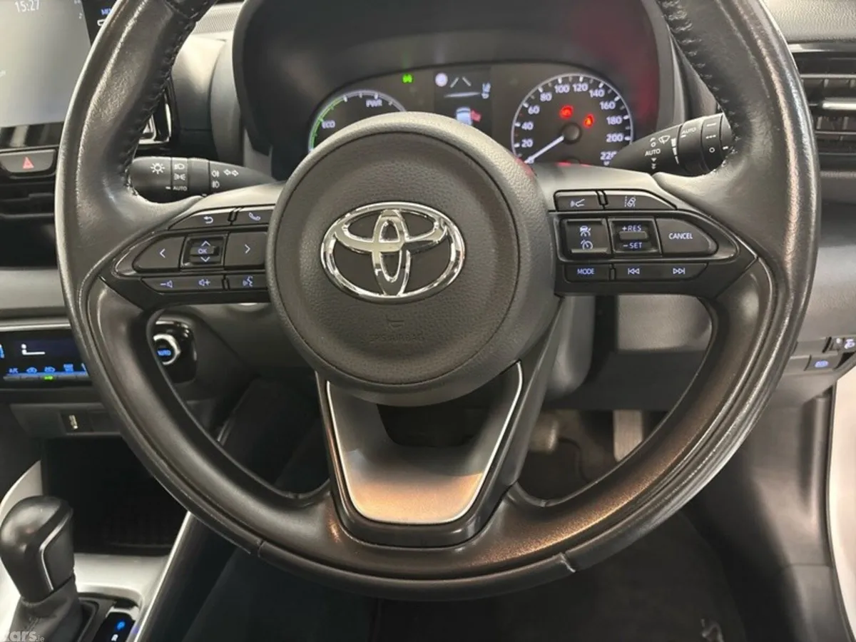 Toyota Yaris Hatchback, Petrol Hybrid, 2021, Silver