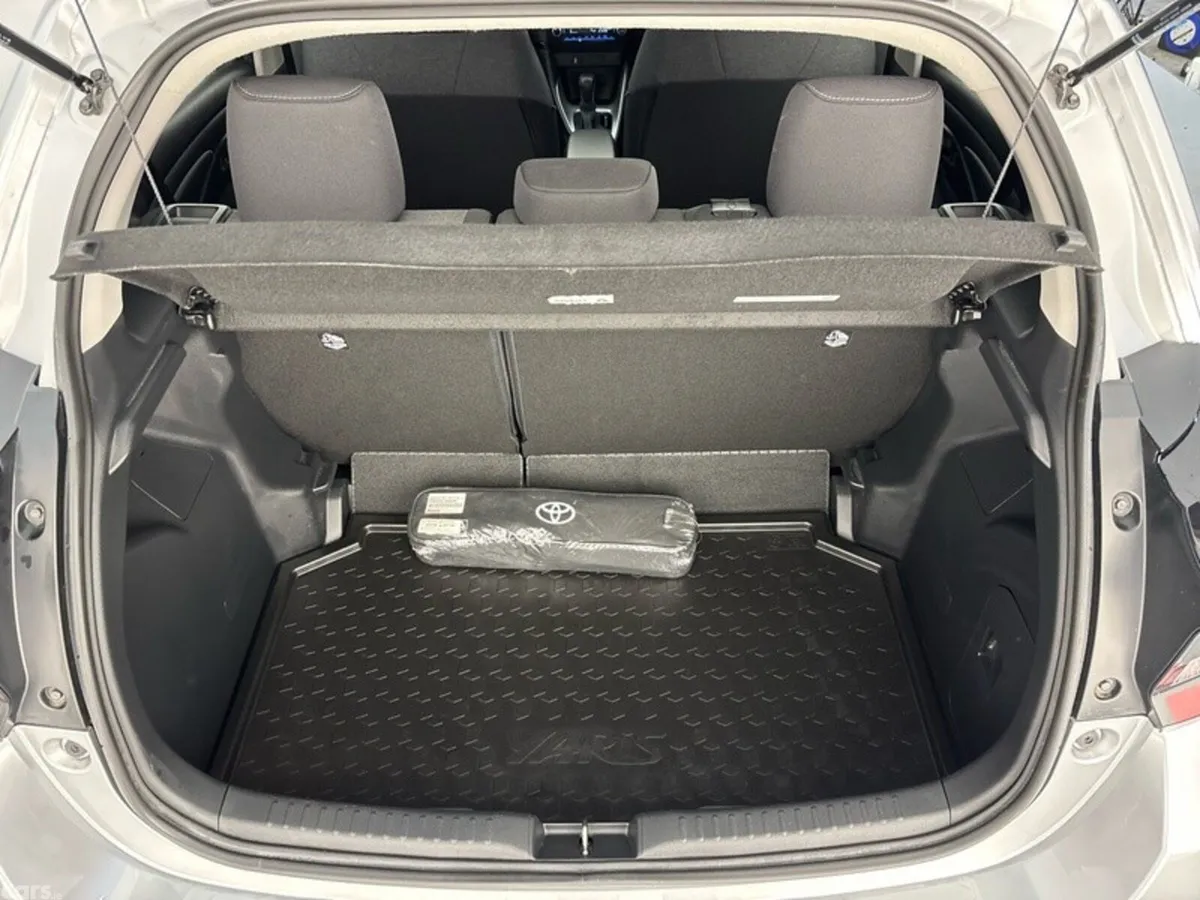 Toyota Yaris Hatchback, Petrol Hybrid, 2023, Silver
