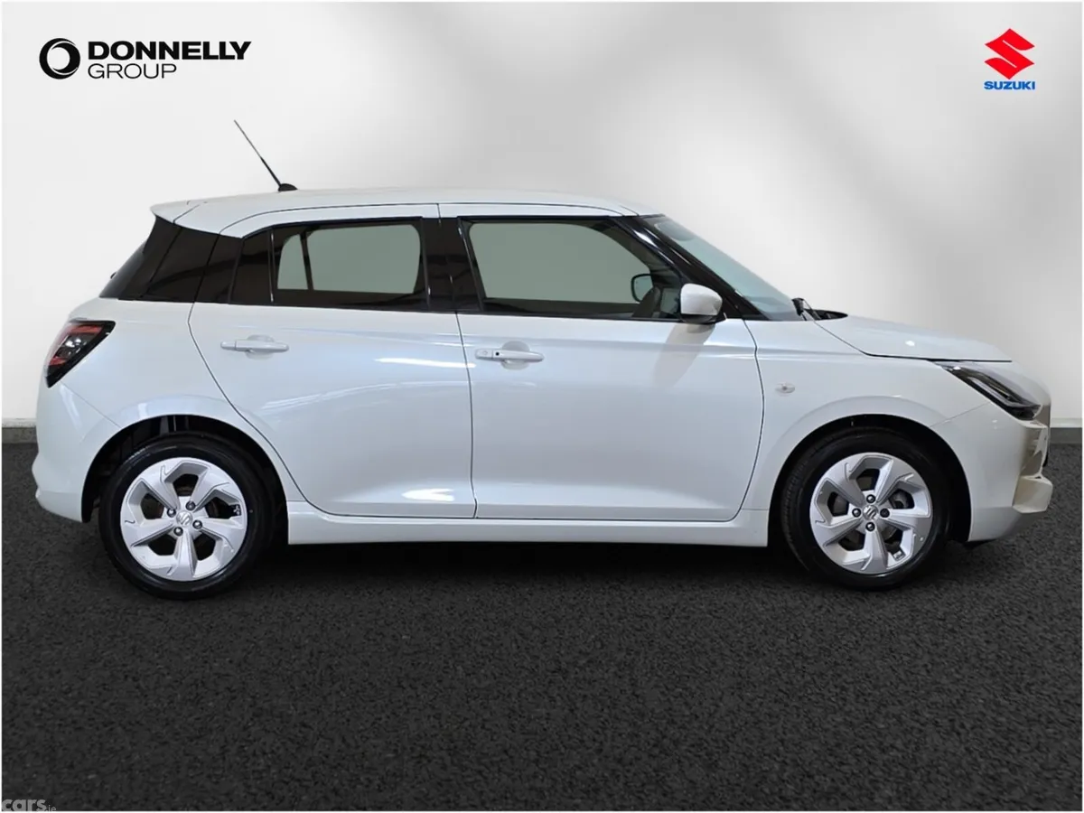 Suzuki Swift Hatchback, Petrol, 2024, White
