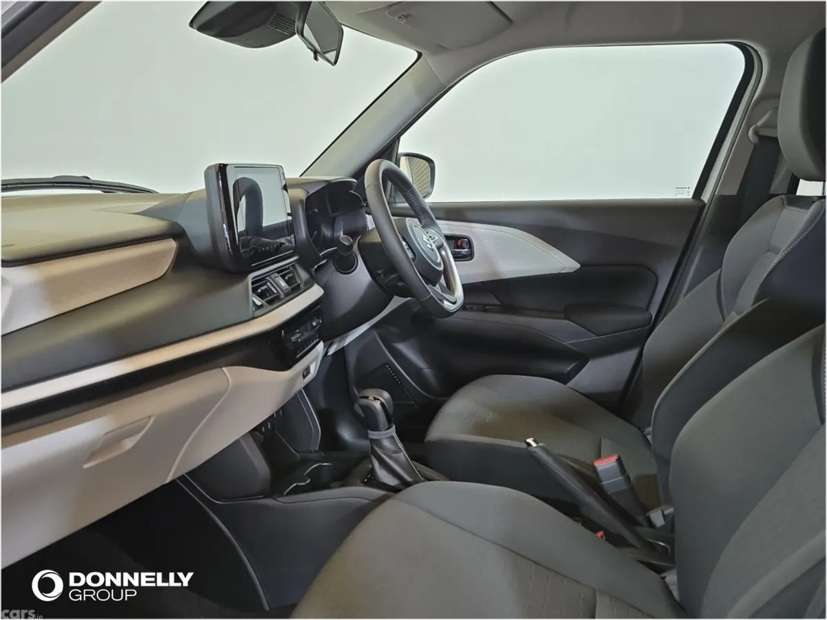 Suzuki Swift Hatchback, Petrol, 2024, White