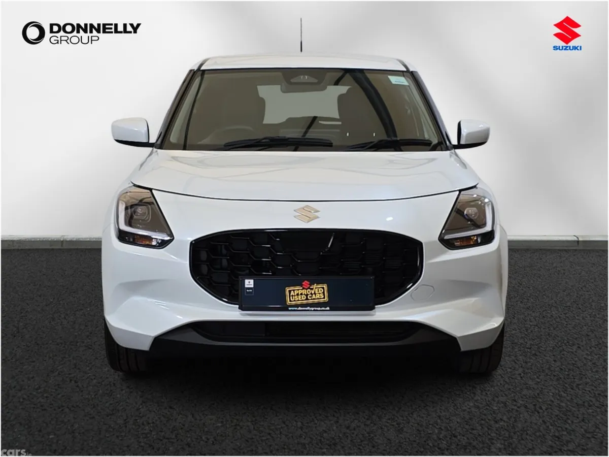 Suzuki Swift Hatchback, Petrol, 2024, White