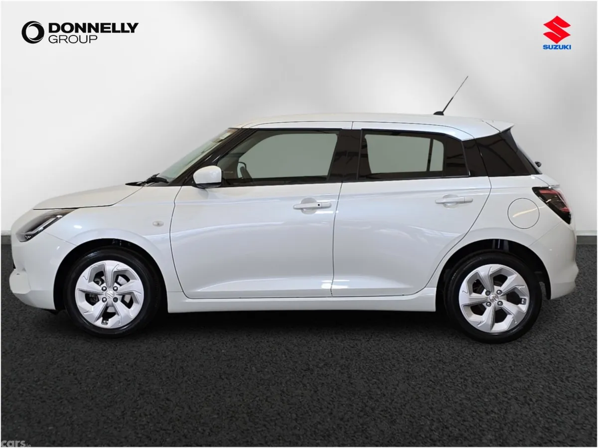 Suzuki Swift Hatchback, Petrol, 2024, White