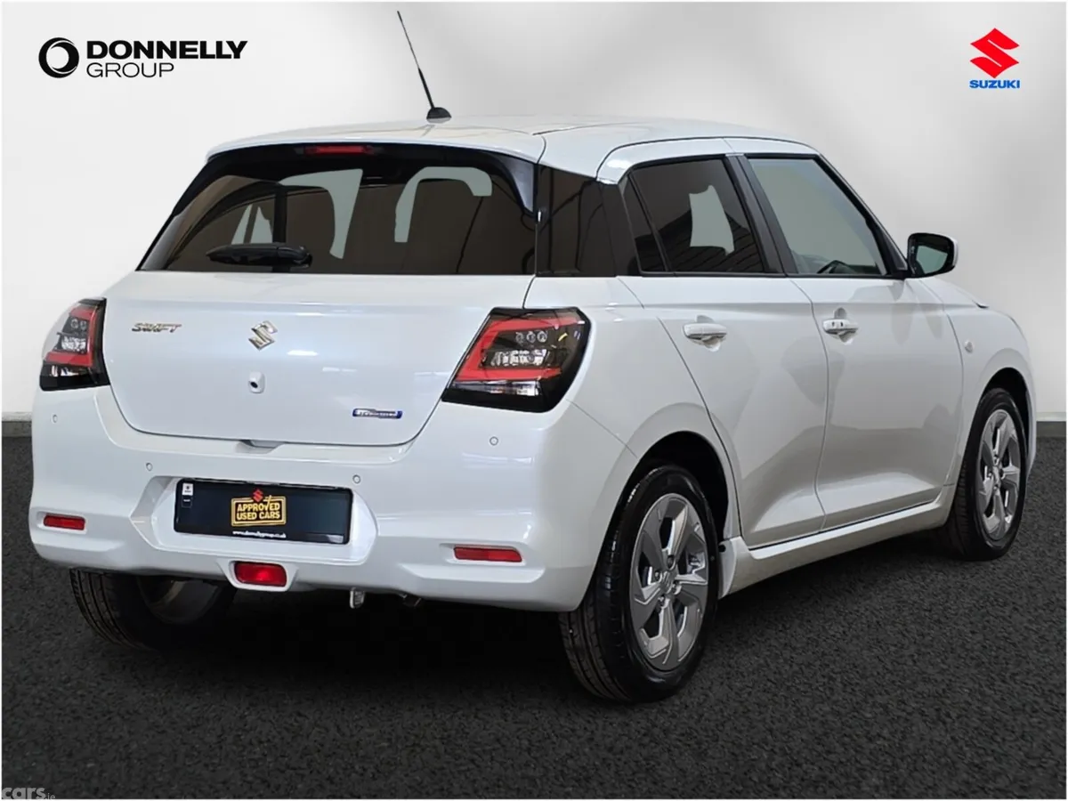 Suzuki Swift Hatchback, Petrol, 2024, White