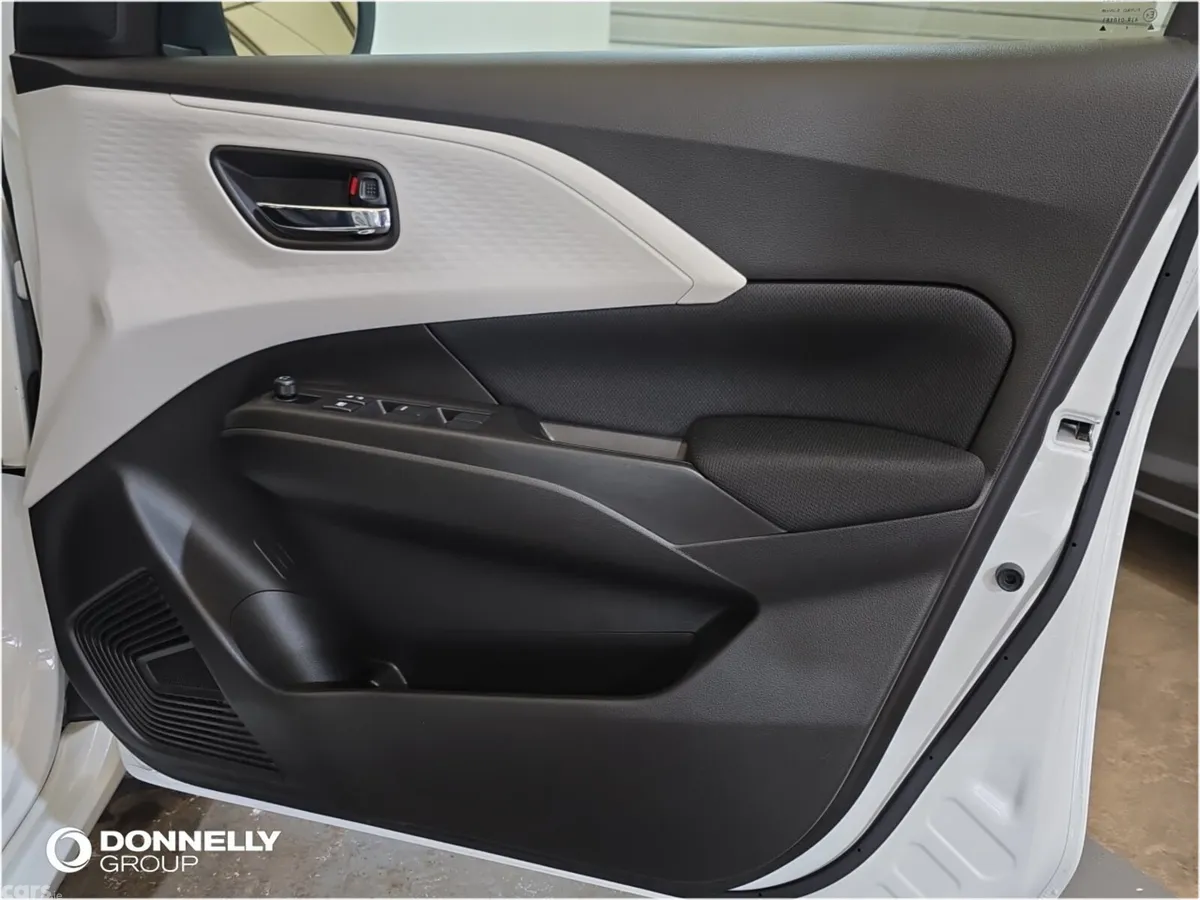 Suzuki Swift Hatchback, Petrol, 2024, White