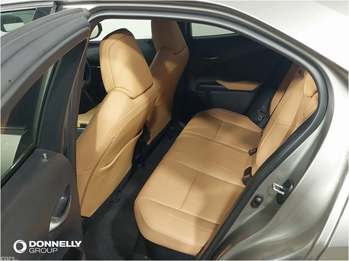 Lexus UX Hatchback, 2023, Silver
