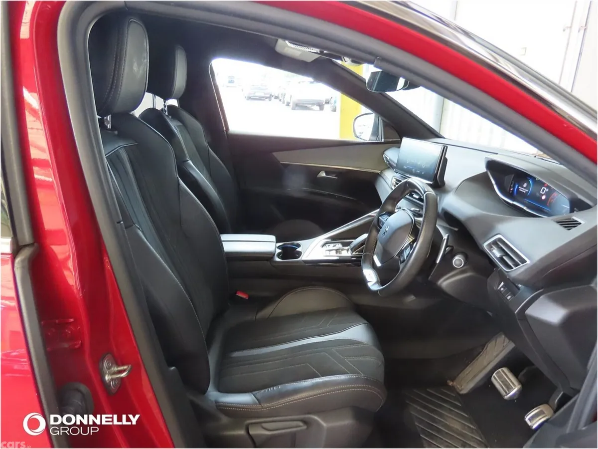 Peugeot 5008 Estate, Petrol, 2023, Red