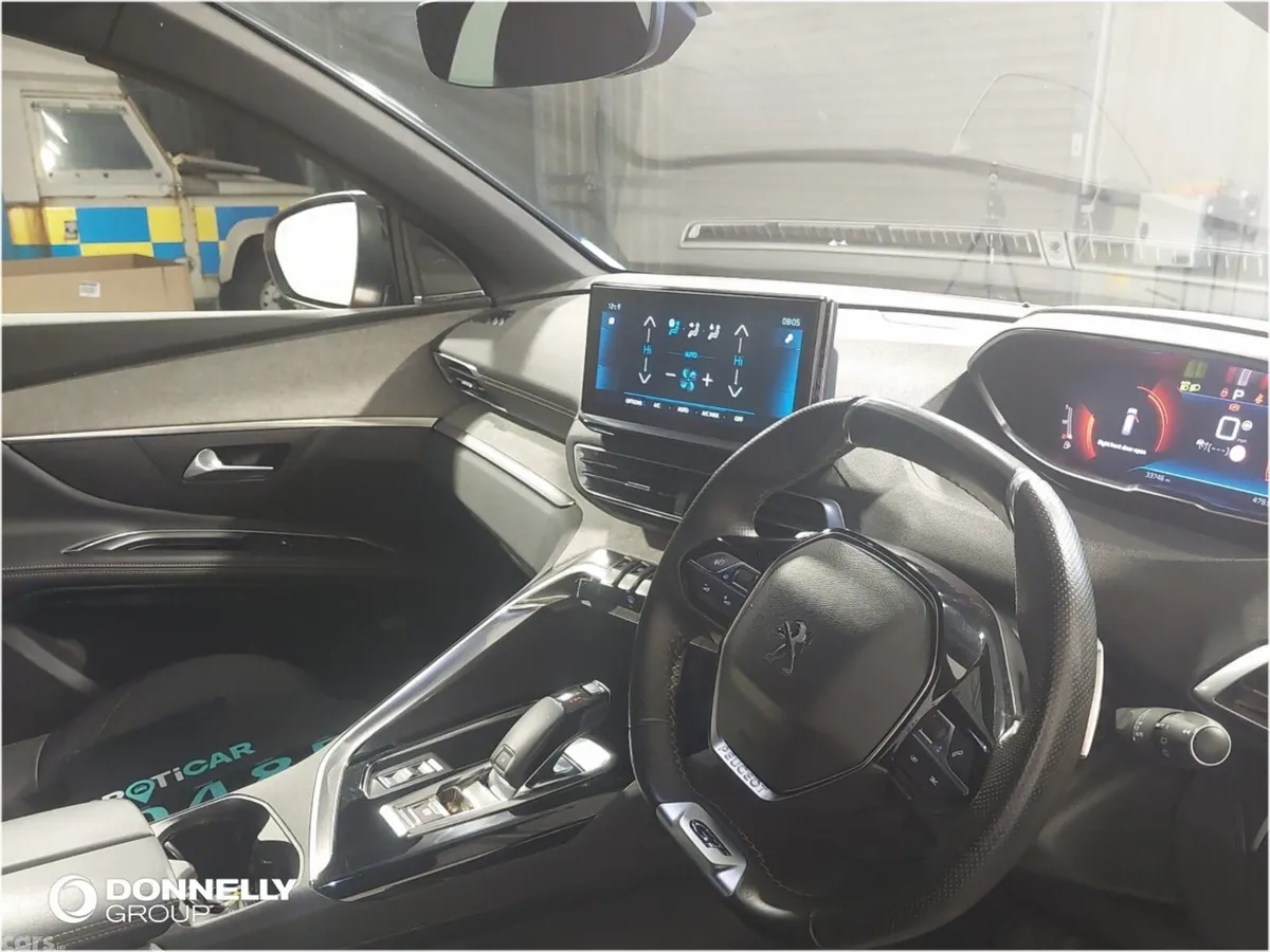 Peugeot 5008 Estate, Petrol, 2023, Red