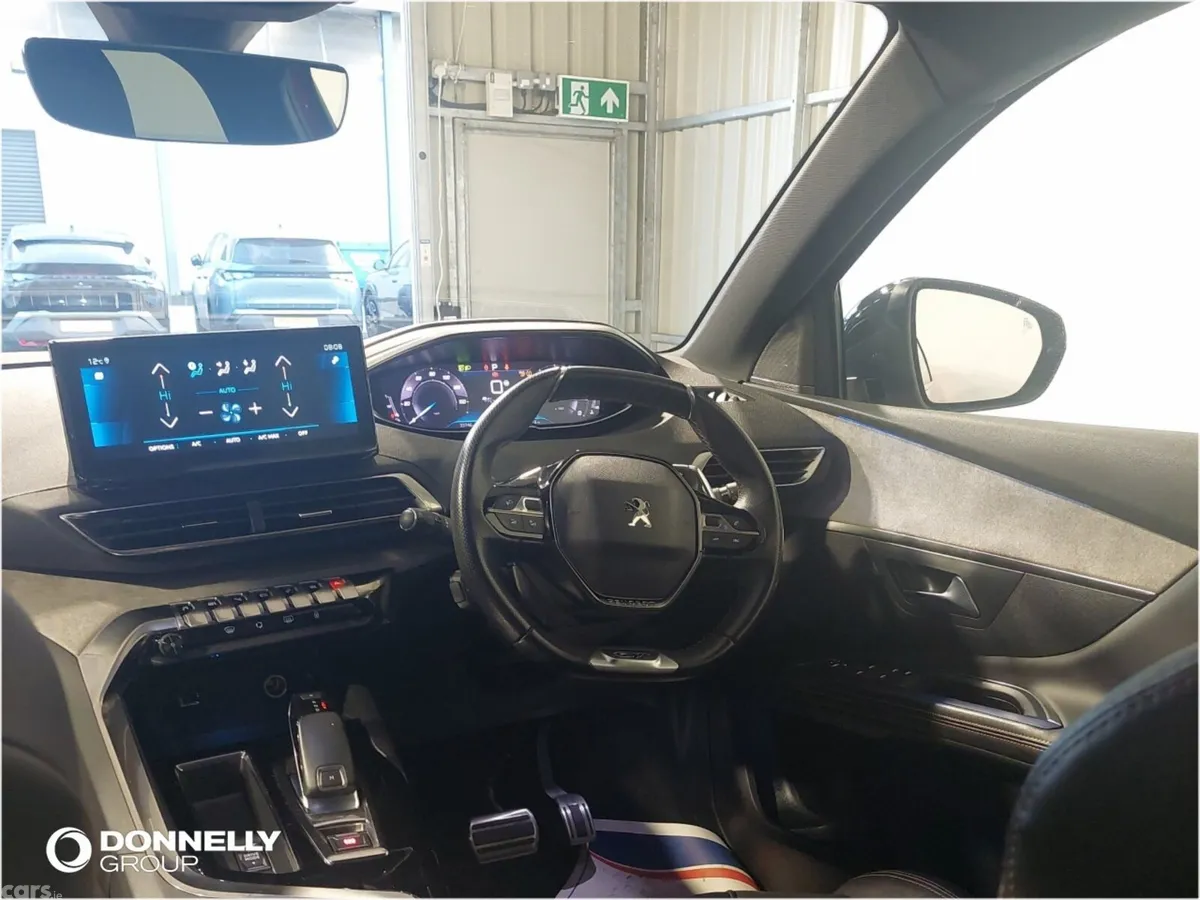 Peugeot 5008 Estate, Petrol, 2023, Red