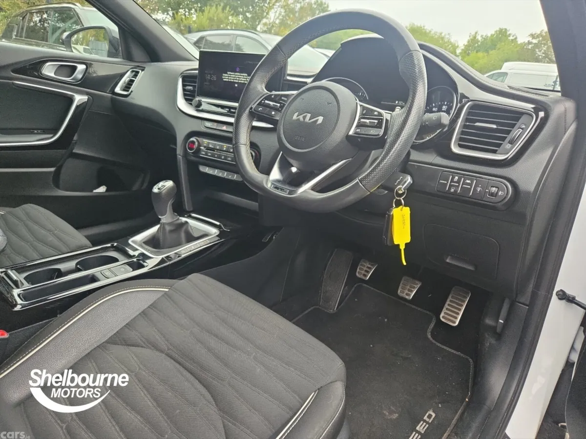 Kia XCeed Hatchback, Petrol, 2024, White
