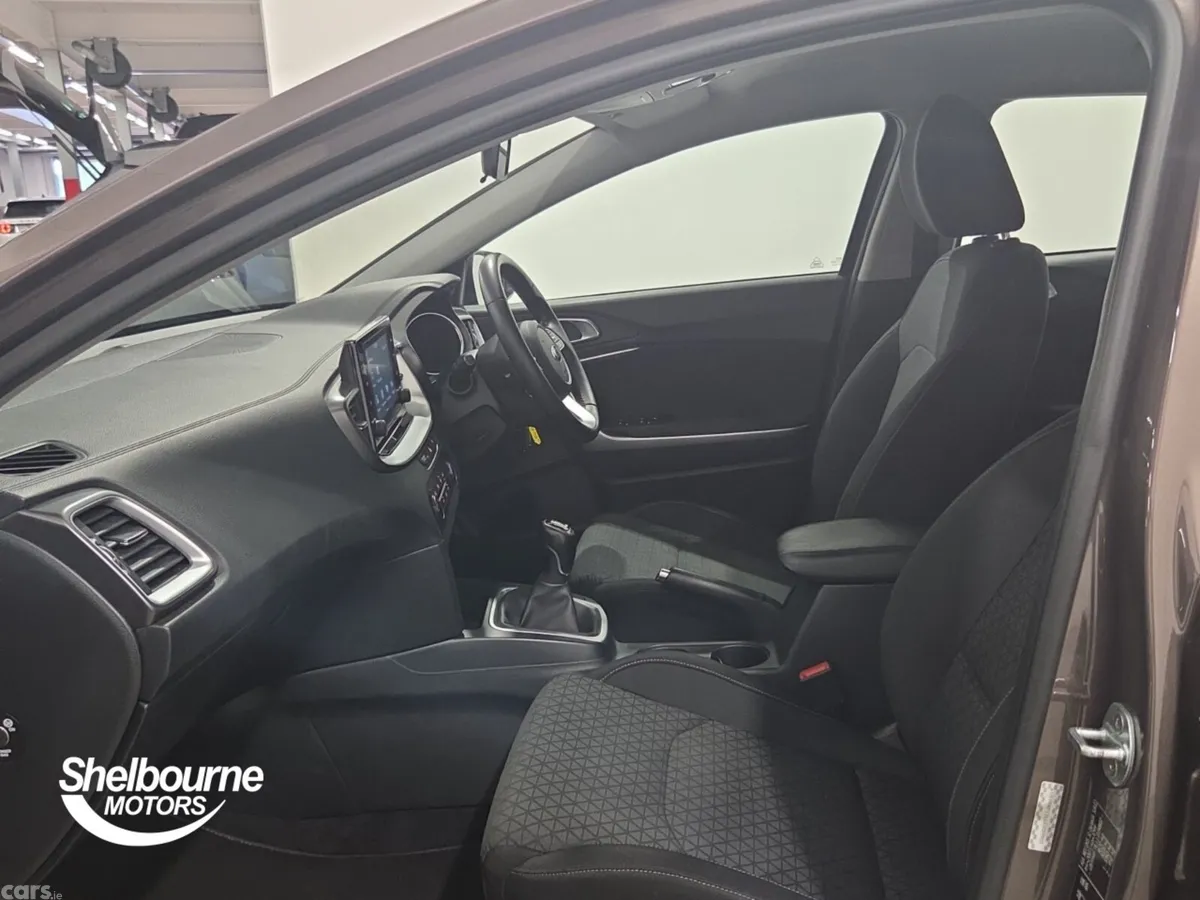 Kia XCeed Hatchback, Petrol, 2020, Brown