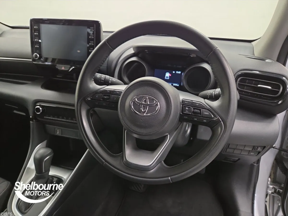 Toyota Yaris Hatchback, Petrol Hybrid, 2023, Silver