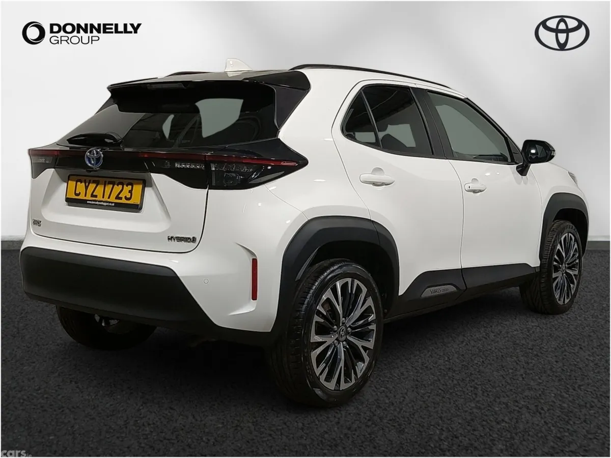 Toyota Yaris Cross Estate, Petrol Hybrid, 2023, White