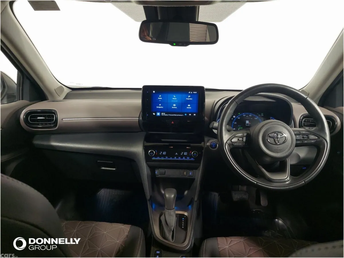 Toyota Yaris Cross Estate, Petrol Hybrid, 2023, White